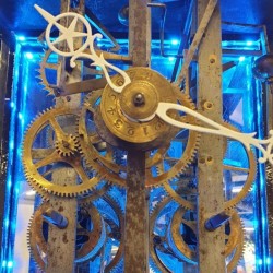 Horloge Equinoxe "Le maitre du temps"